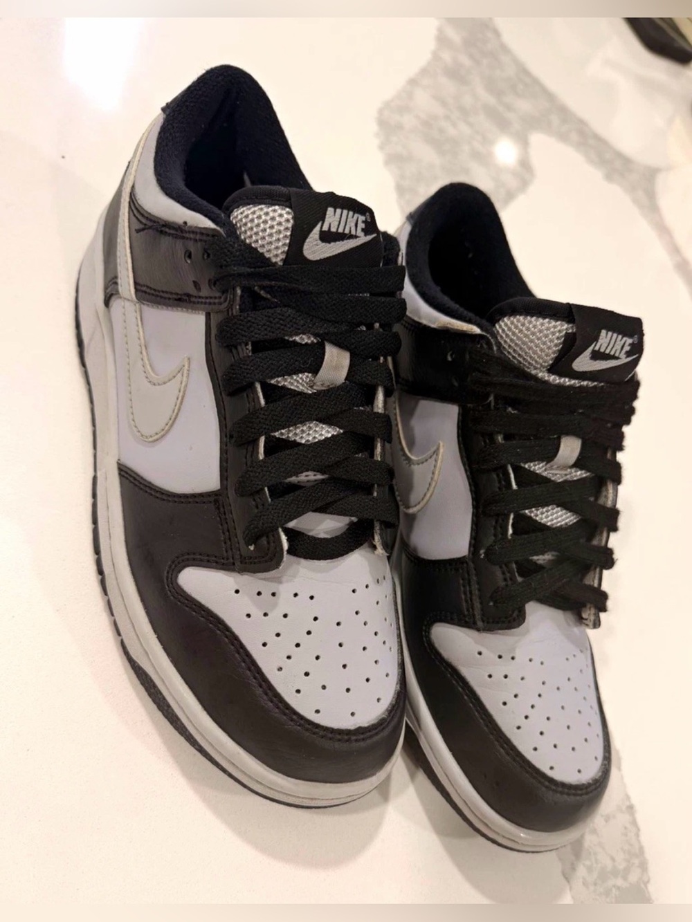 Nike Menโs Low Top Lace-Up Athletic Sneakers Black/Gray Colorblock HQ3810-001